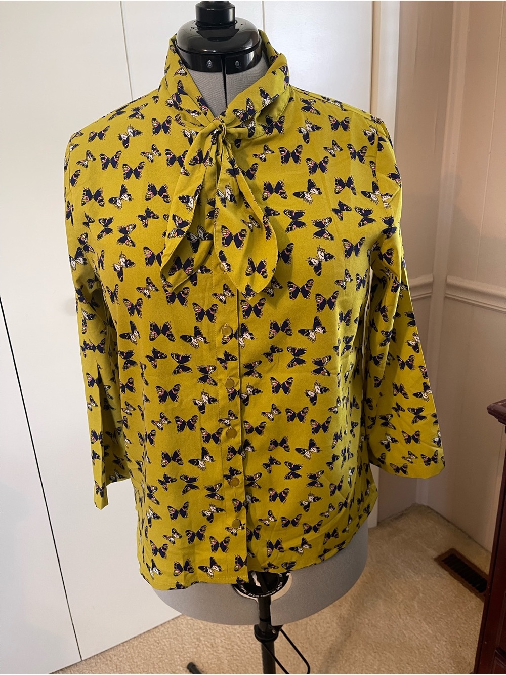 EUC Circus brand Size 16 (Sold through Modcloth) 1940’s inspired Ascot blouse.